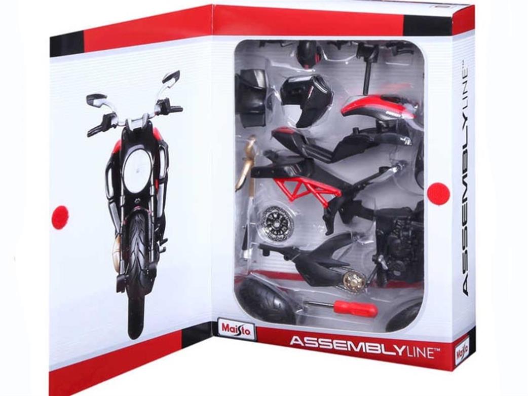 Maisto 1/12 Diecast Metal Model kit of a Ducati Diavel Carbon