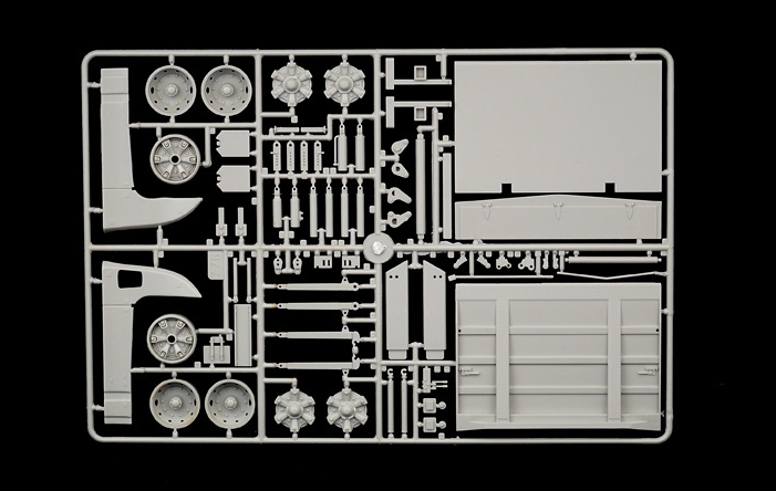 Italeri 1/24 IVECO TURBOSTAR 190-42 CANVAS WHIT ELEVATOR 3939