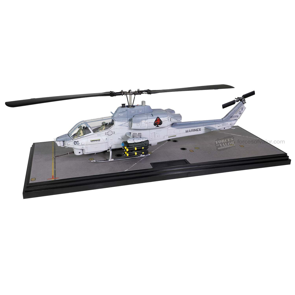 Forces of Valor Bell AH-1W Whiskey Cobra attack helicopter (NTS exhaust nozzle) 1:48