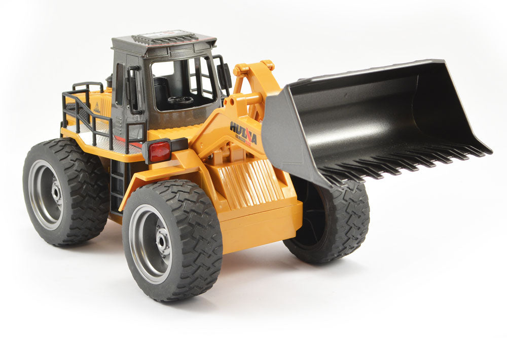 HUINA 2.4G 6CH RC BULLDOZER W/DIE CAST BUCKET - Ready to Shovel