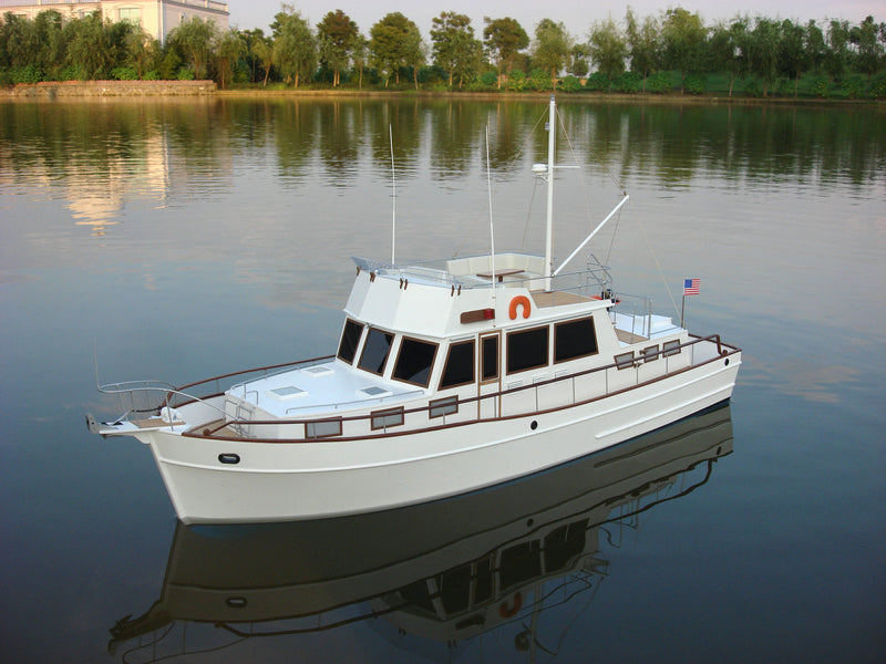 Premium Line - Kymodel Grand Banks 1:20 Scale Motor Yacht