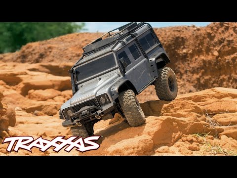 TRX-4 Land Rover Defender 1:10 4X4 Electric Trail Crawler with Winch Silver (+ TQi 4-ch XL-5 HV Titan 550)