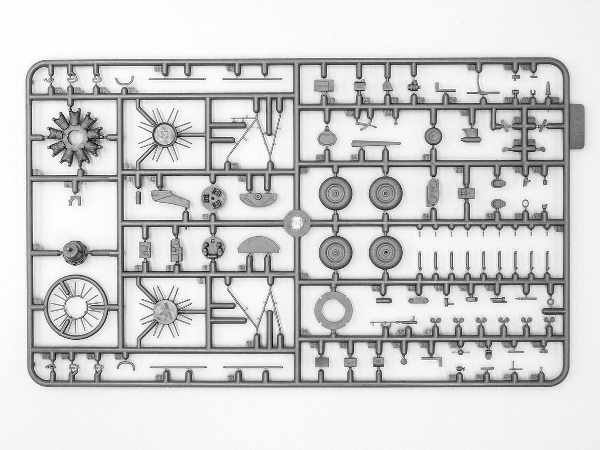 ICM 1/48 WWII Luftwaffe Air-field Diorama Set DS4801