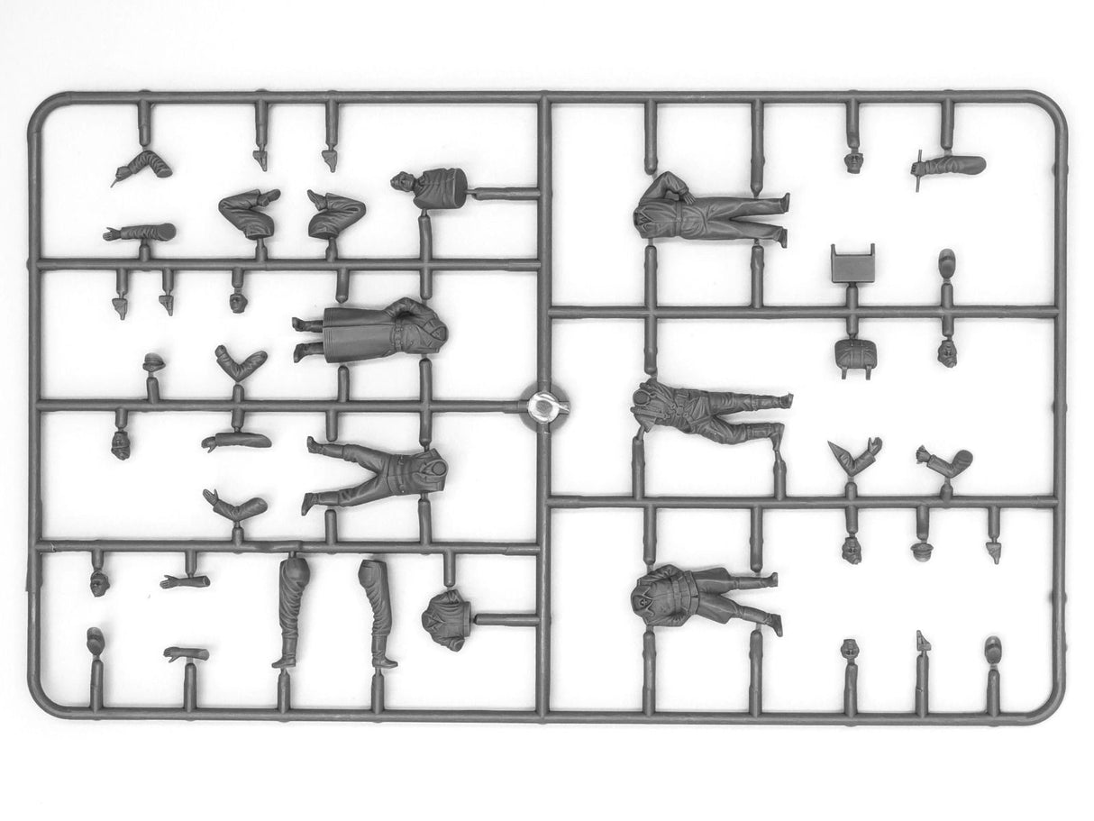 ICM 1/48 WWII Luftwaffe Air-field Diorama Set DS4801