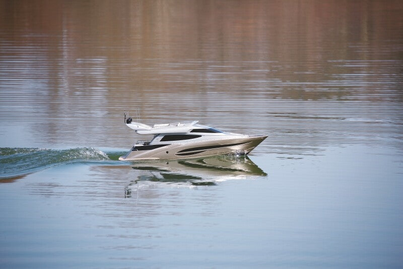 Graupner 72ft Concept Yacht - ARTF - SPECIAL - SLIGHT DAMAGE - SEE  PICTURES