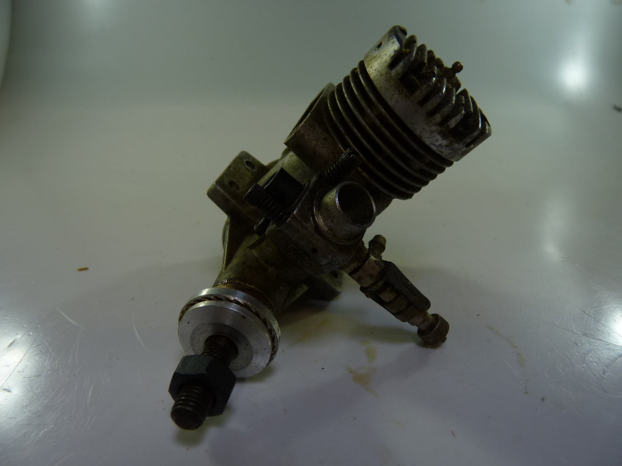 Second Hand engine Glow 2-strokeIS 20 FP no silencer  (BOX 63)