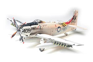 Tamiya 1/48 Skyraider U. S. Navy 61058