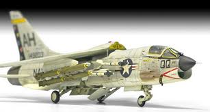 Academy 1/72 USN F-8E Crusader VF-162 The Hunters 12521