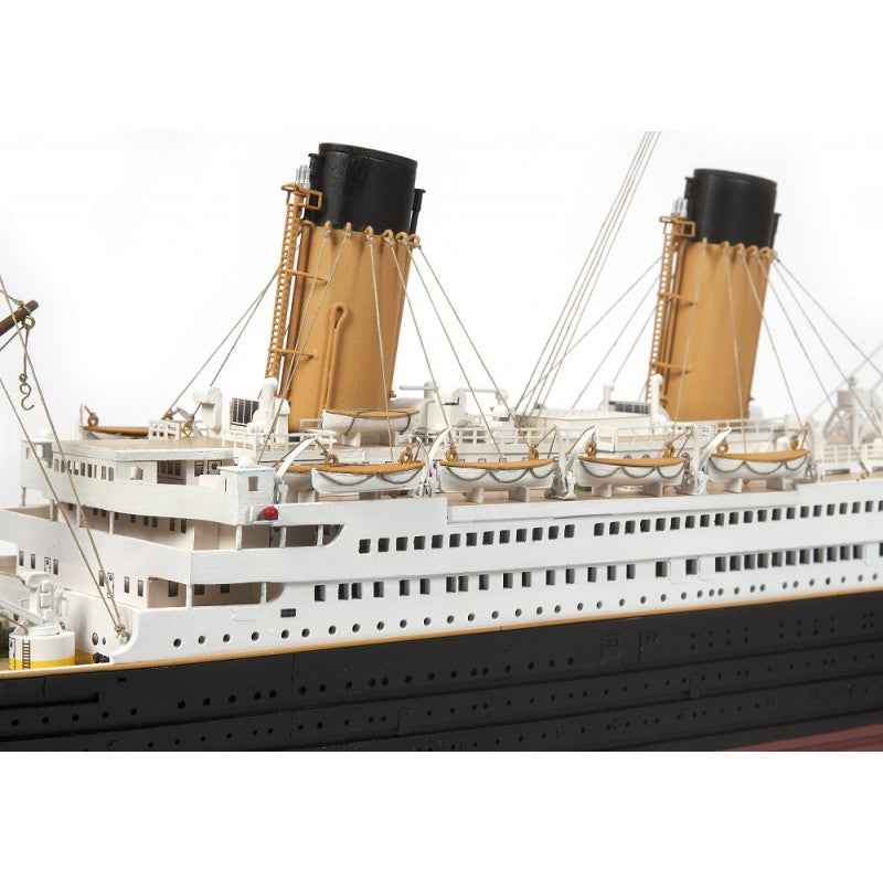 OcCre RMS Titanic Kit - Highly detailed wooden kit with fittings