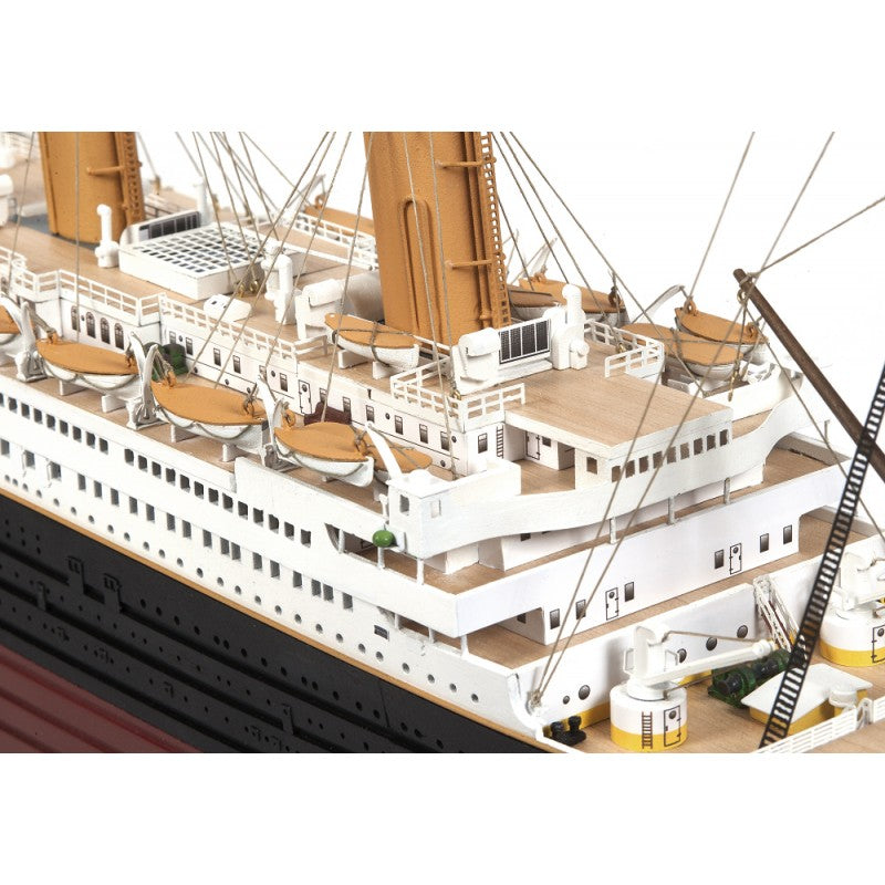 OcCre RMS Titanic Kit - Highly detailed wooden kit with fittings