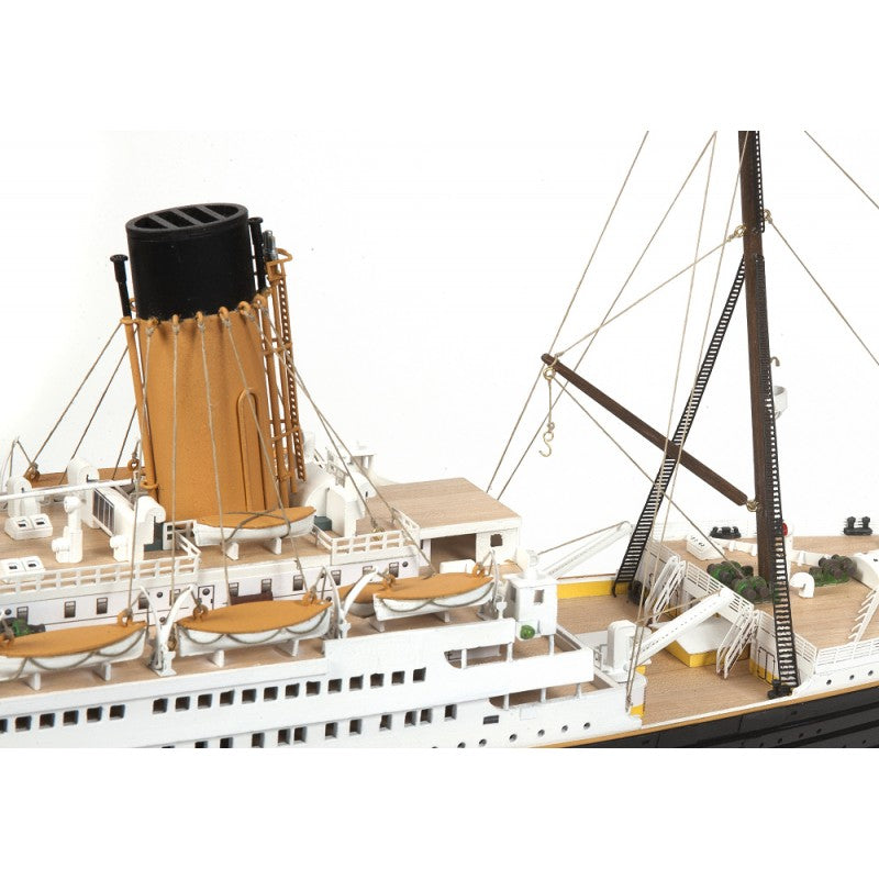 OcCre RMS Titanic Kit - Highly detailed wooden kit with fittings