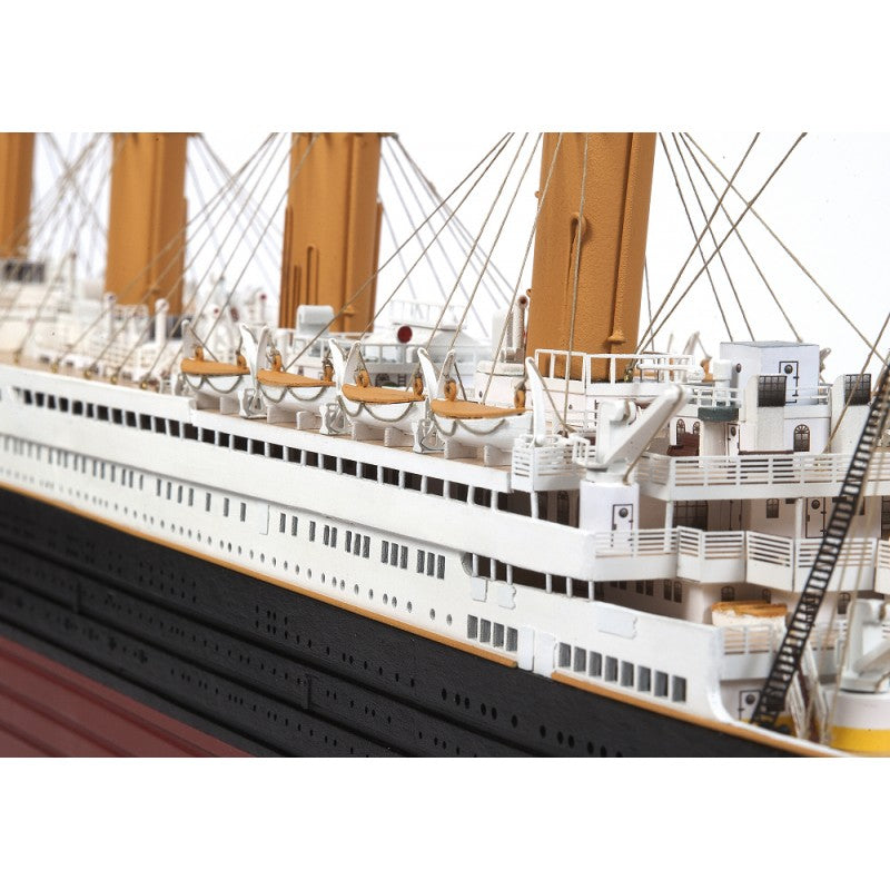 OcCre RMS Titanic Kit - Highly detailed wooden kit with fittings