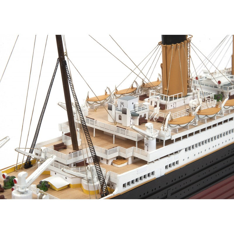 OcCre RMS Titanic Kit - Highly detailed wooden kit with fittings