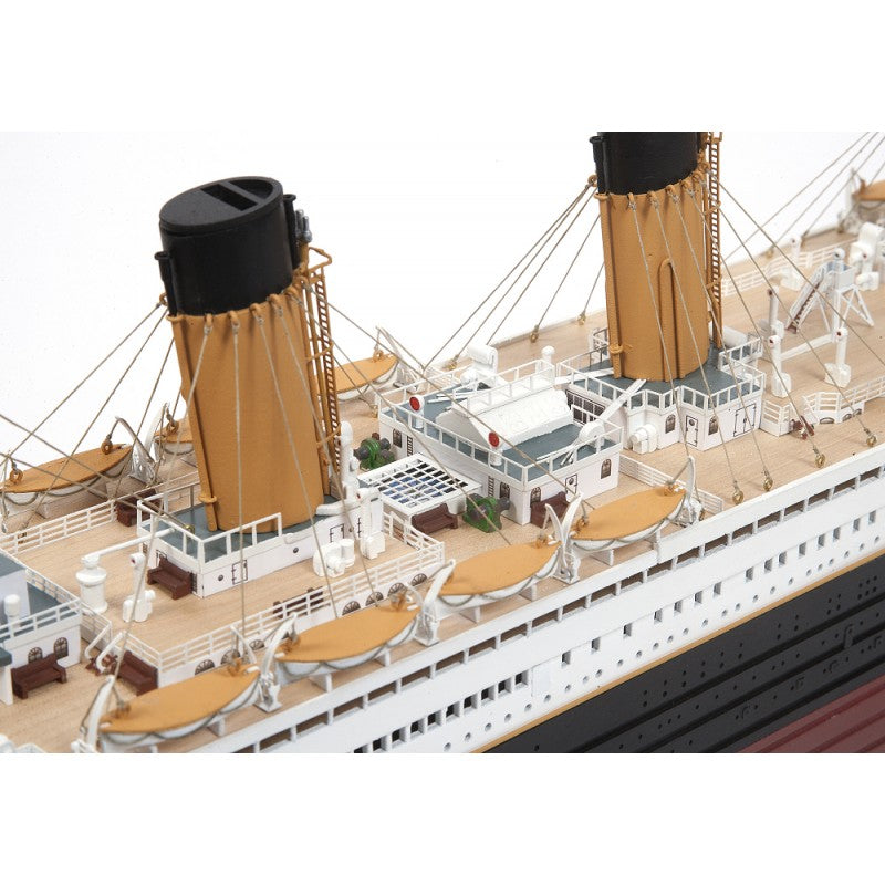 OcCre RMS Titanic Kit - Highly detailed wooden kit with fittings