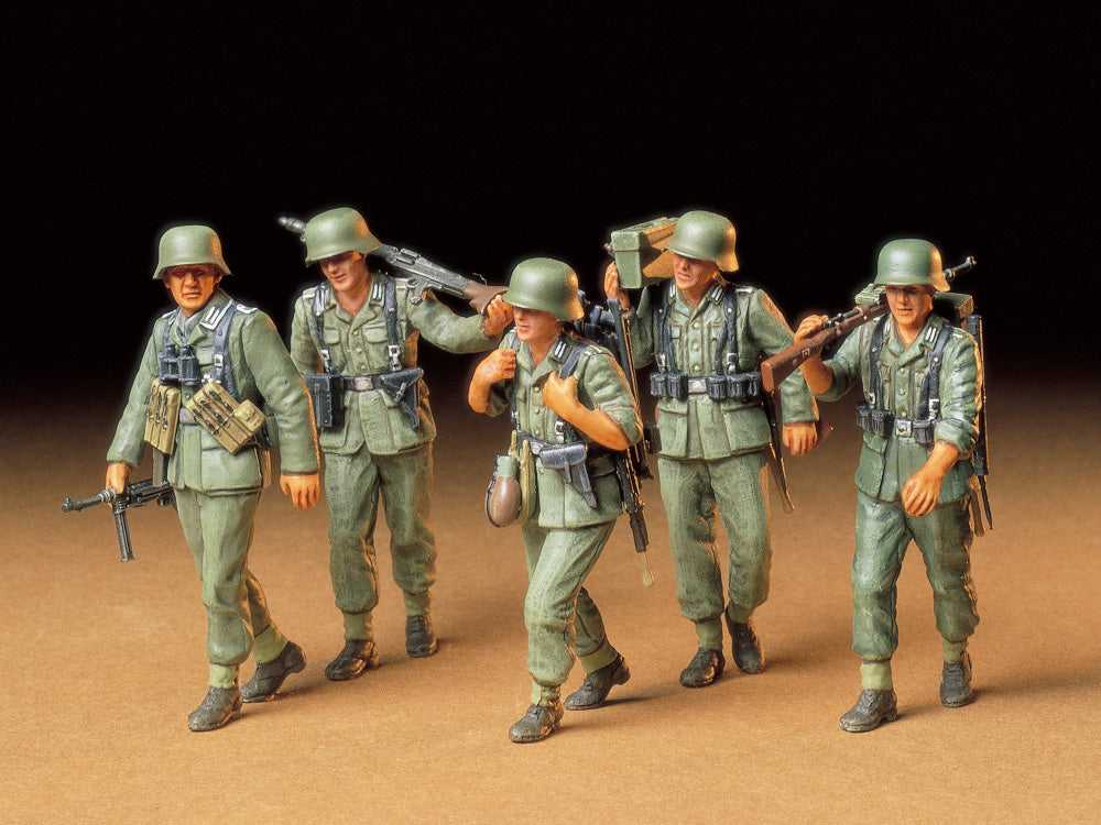 Tamiya 1/35 German Machine Gun Crew On Maneuver 35184