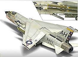 Academy 1/72 USN F-8E Crusader VF-162 The Hunters 12521