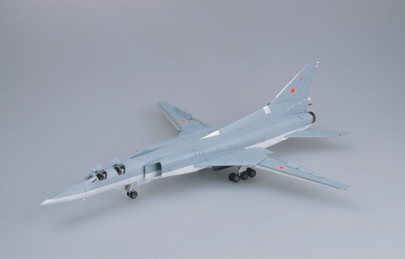 Trumpeter 1/72 Tu-22M2 Backfire B Strategic bomber 01655