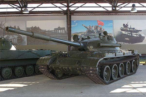 Zvezda 1/35 T-62 SOVIET MAIN BATTLE TANK