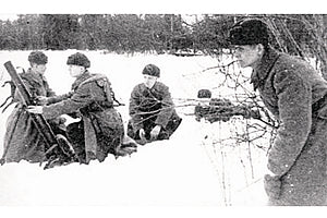 Zvezda 1/72 Soviet 82-mm Mortar w/Crew (Winter Unif.) 6208